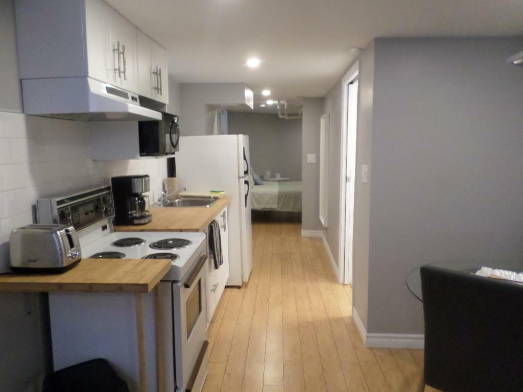 Fantastic And Modern Downtown 1-Bed Basement Apt., Parking Wi-Fi And Netflix Included Ottawa Dış mekan fotoğraf