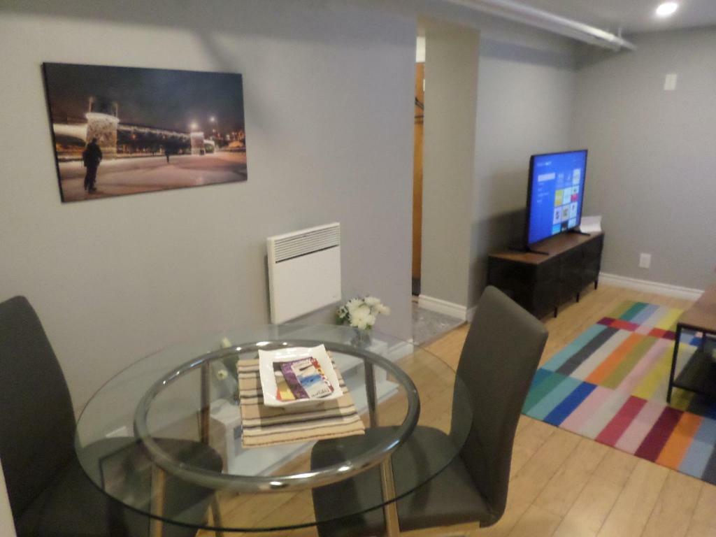 Fantastic And Modern Downtown 1-Bed Basement Apt., Parking Wi-Fi And Netflix Included Ottawa Dış mekan fotoğraf